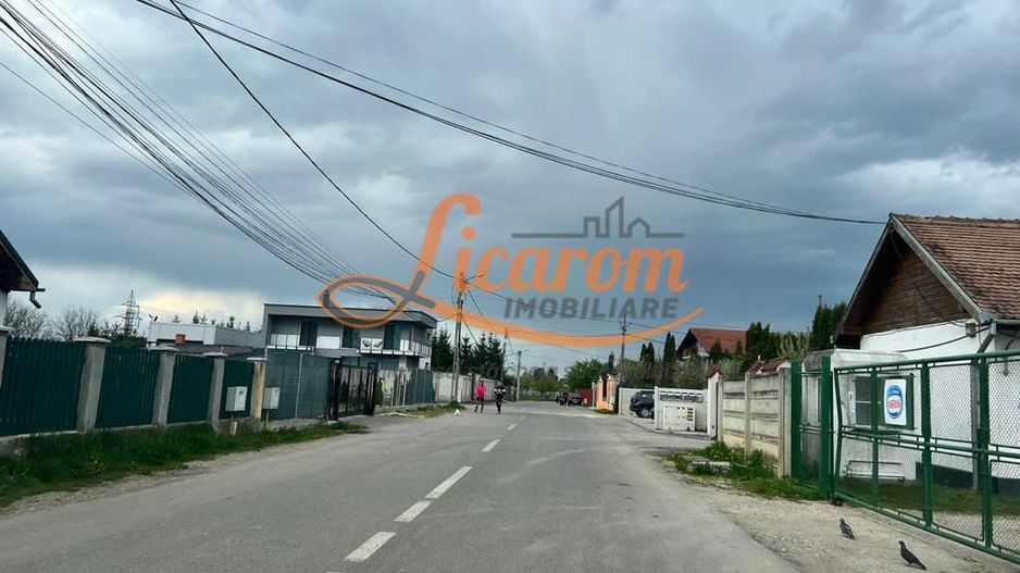 BARTOLOMEU,intravilan,intre case,suprafata de 774 mp,constructii P+2 - Poză 1