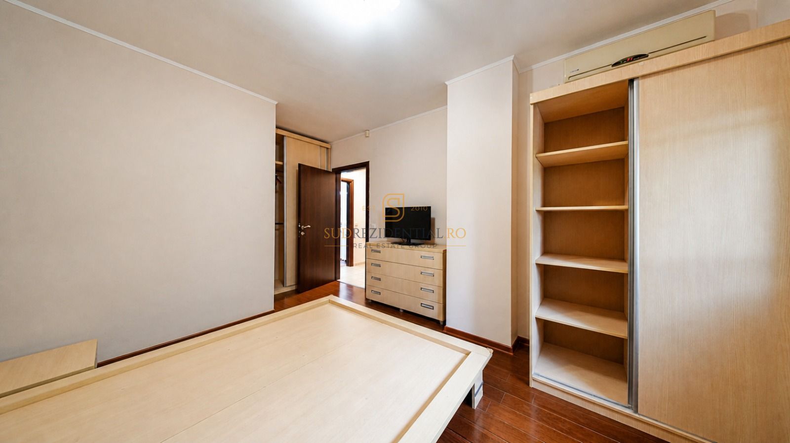 Apartament 3 camere, complet mobilat, decomandat, etaj intermediar - Poză 17