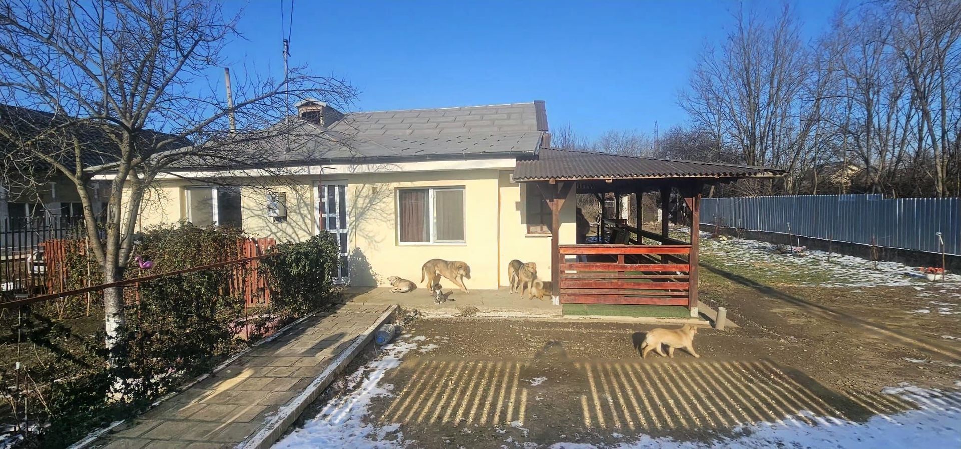 Casa individuala + 900 mp teren proprietate -Sendreni, jud. Galati - Poză 1
