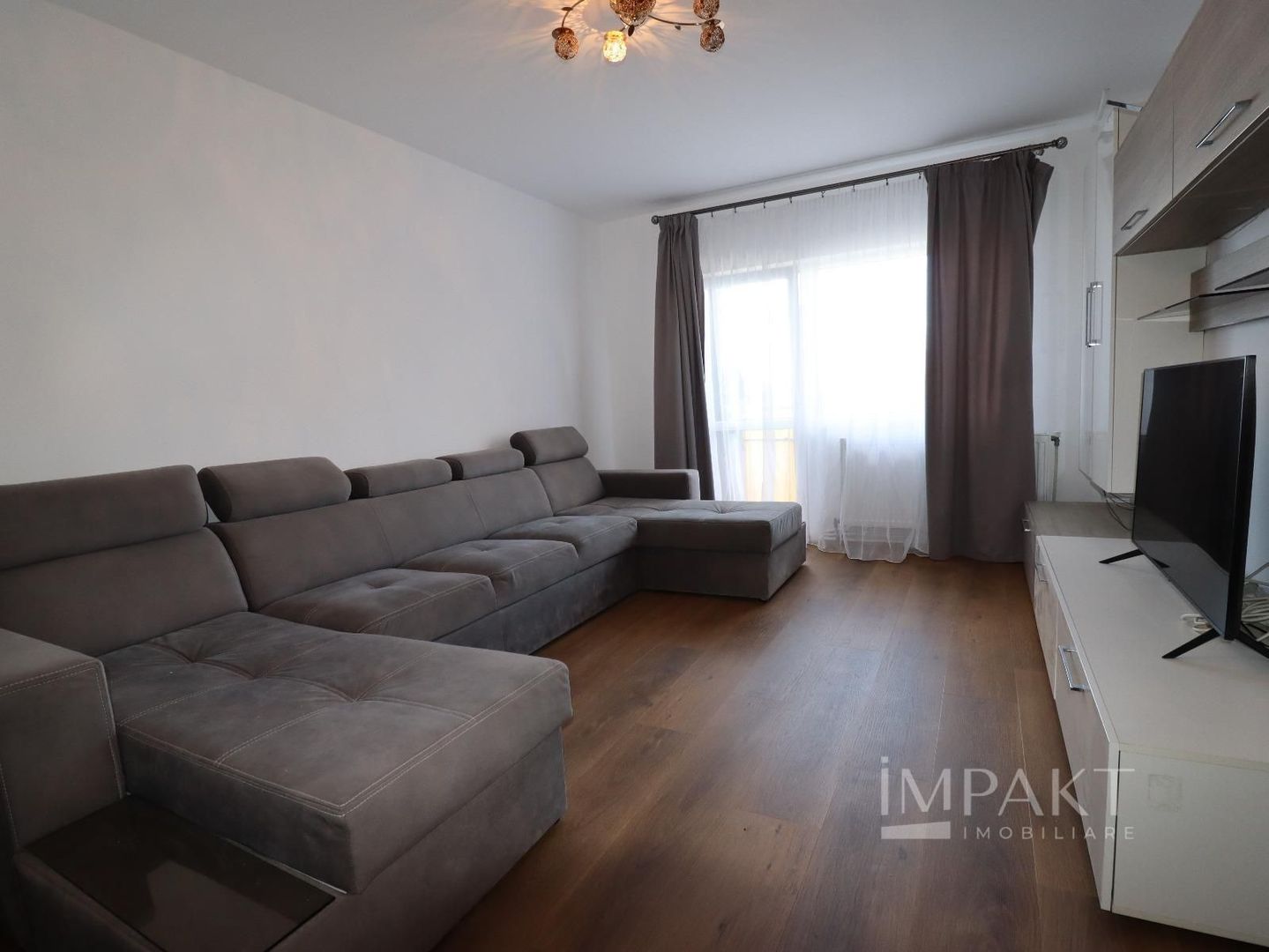 Apartament cu 3 camere, prima închiriere după renovare- zona UMF - Poză 1