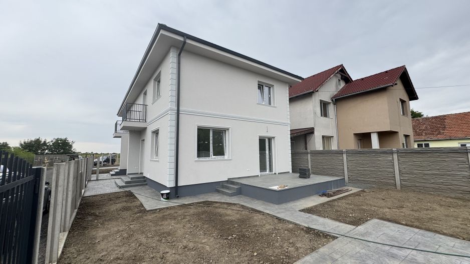 1\2 Duplex Utvin P+E,4Camere,2 Bai,Toate Utilitatile - Poză 4