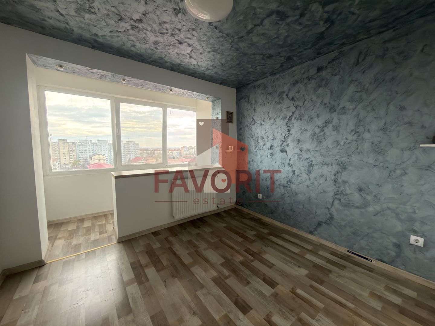 Etaj intermediar. Bloc izolat. Bucatarie inchisa - Poză 1