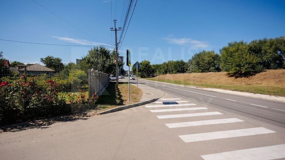 Vânzare, teren pentru construcții 16 ari, în centrul orașului Sîngera. - Poză 4