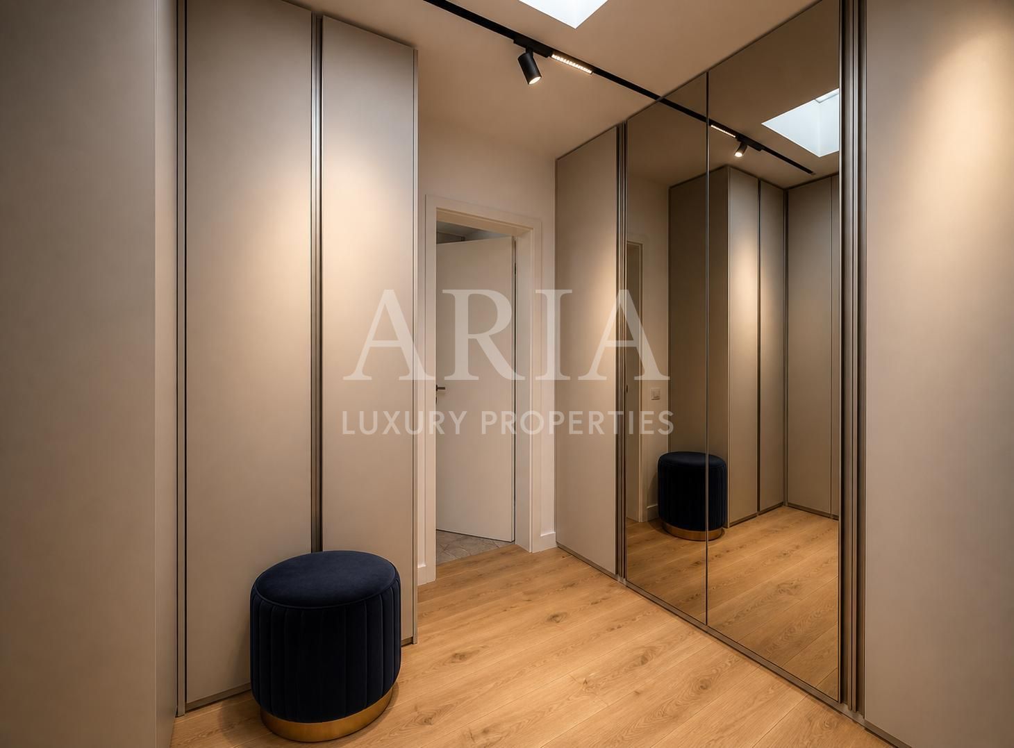 Dumbrava Vlasiei – Armonie între design, lumină și natură - Poză 4
