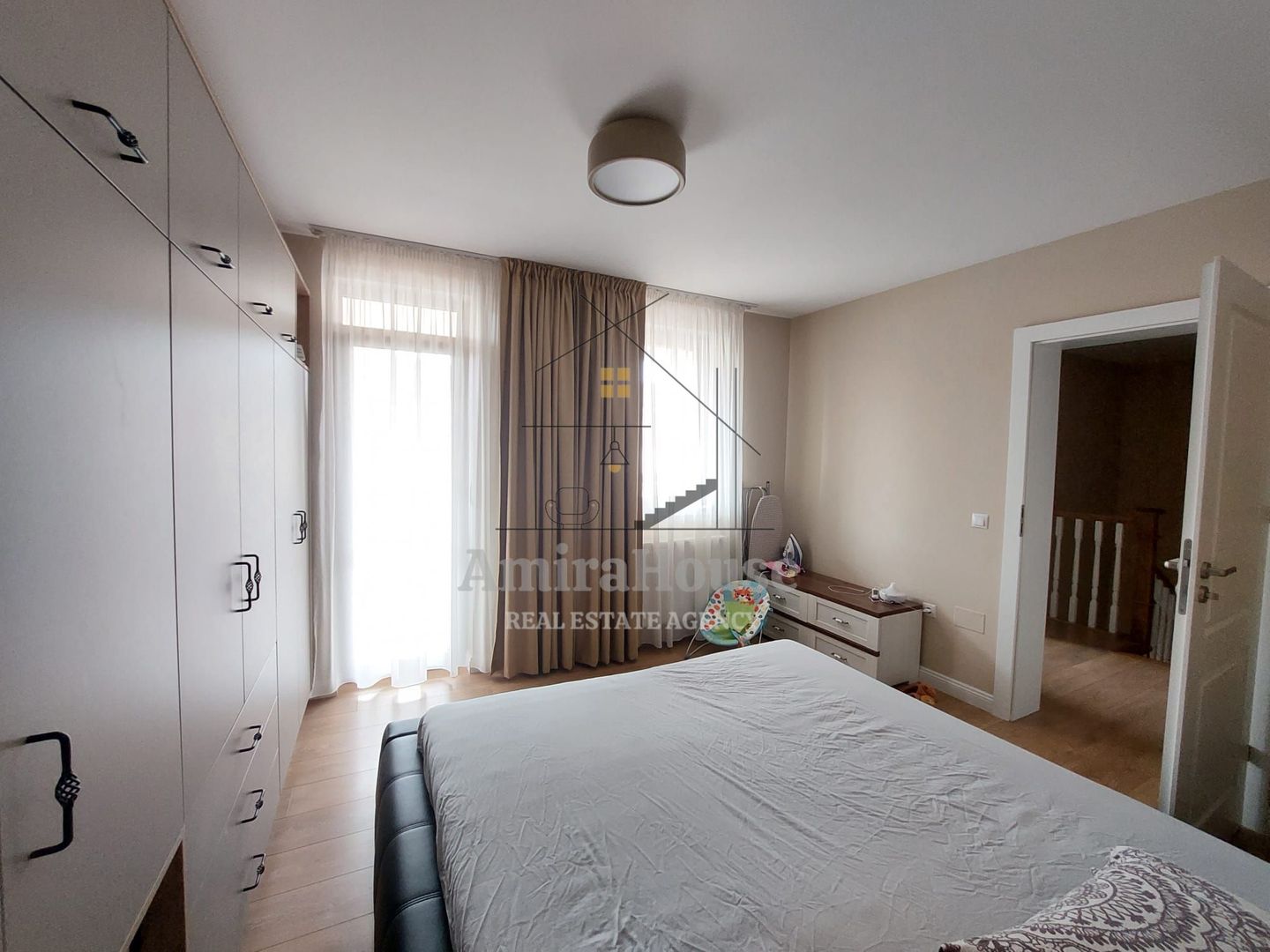 Duplex ultrafinisat mobilat utilat cu 2 locuri de parcare zona Terra - Poză 6