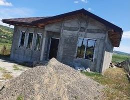 Casă de vânzare în Schitu Duca, 220 mp construiți, teren 1200 mp - Poză 2