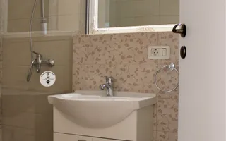 Imobil deosebit, curte spatioasa, centrala proprie, loc de parcare! - Poză 20
