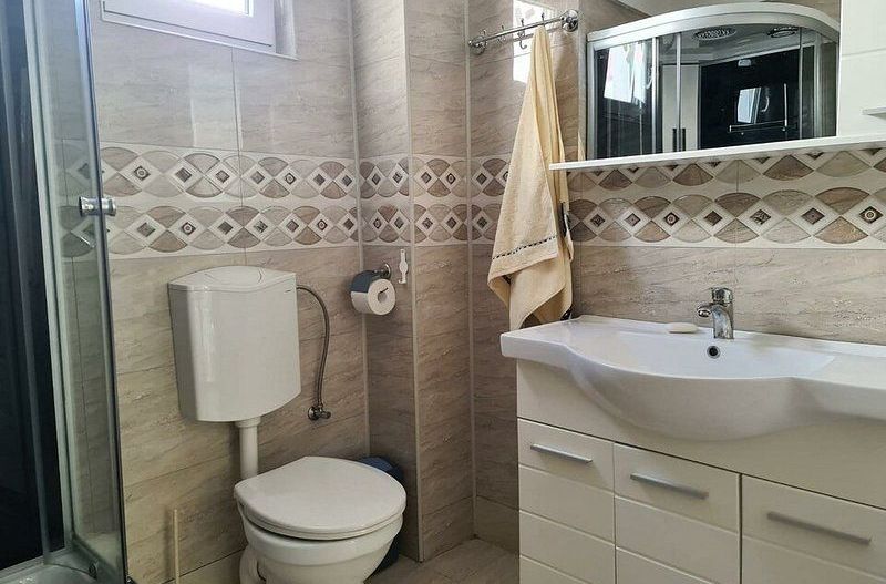 De inchiriat - casa P+1E+M - zona Port, langa liceul de Marina - Poză 9