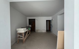 Apartament cu o curte generoasa de 60 mp - Poză 5