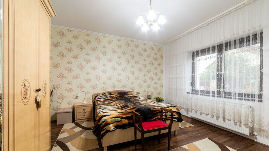 REZERVAT!  Preț fix redus!Casă multifamilială zona Pârneava - Poză 11