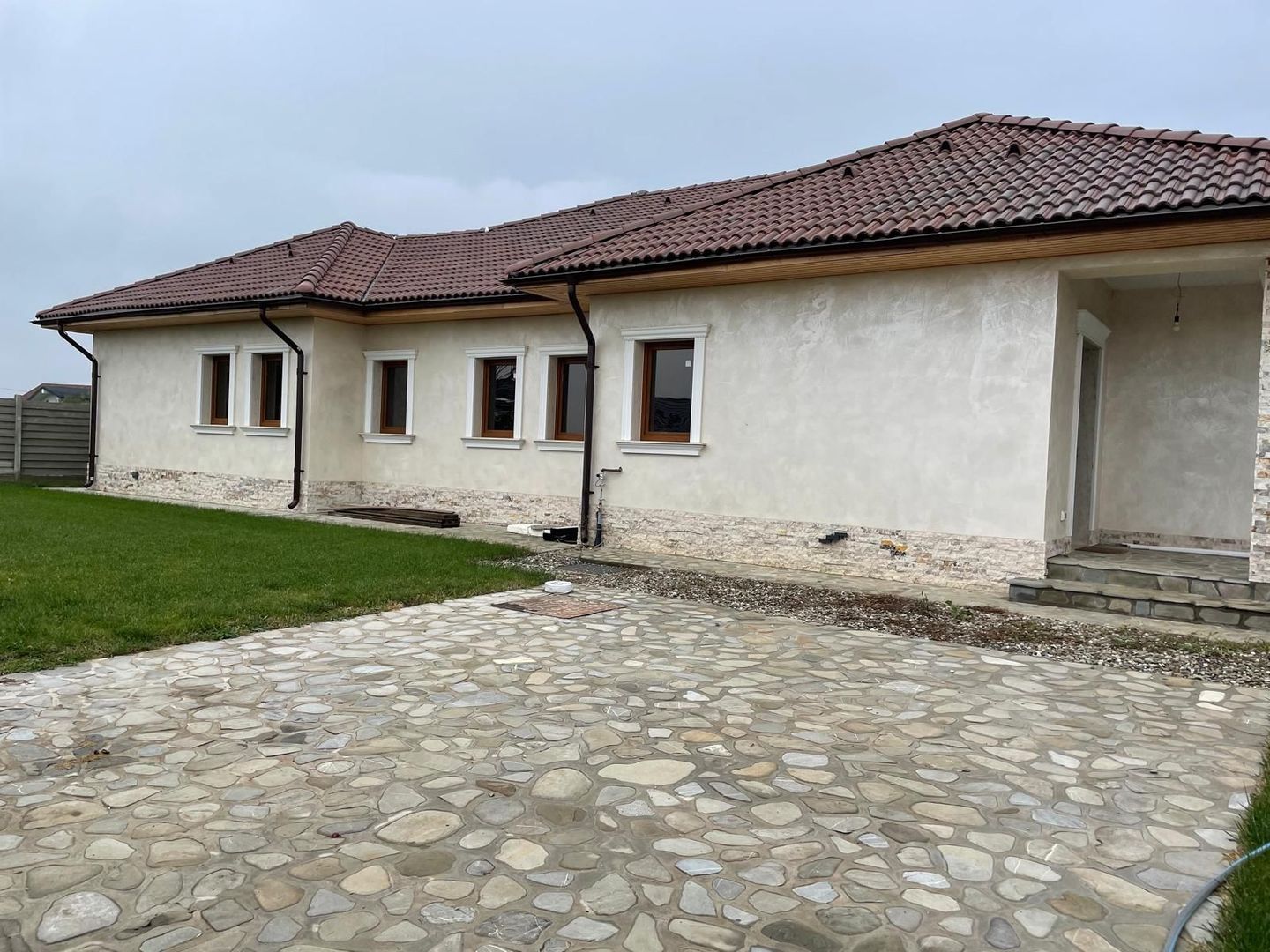 Casă pe parter + 700 mp teren | Balotești - Poză 2