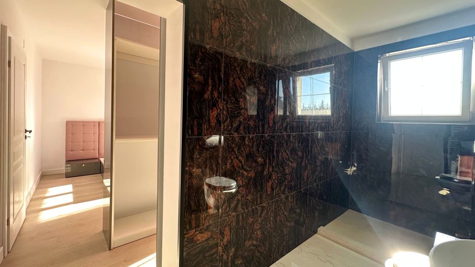 Vânzare casă 5 camere nouă elegantă și spațioasă în Hărman - Poză 13