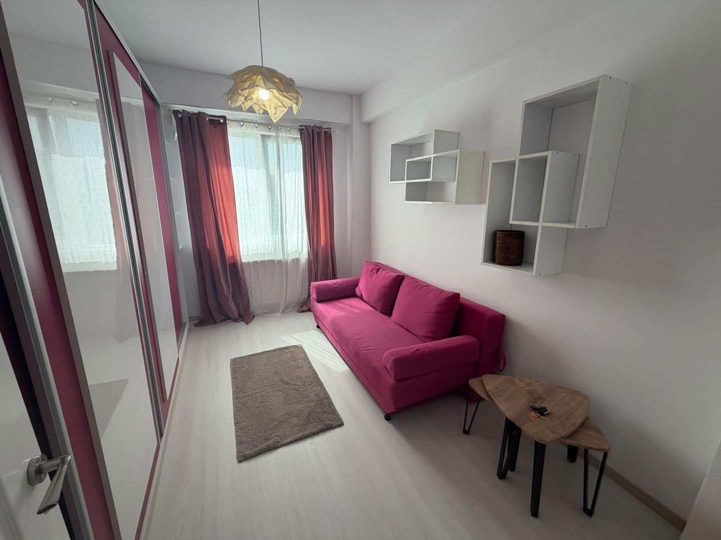 AP. 3 CAMERE - CENTRALA PROPRIE,PARCARE, BLOC NOU, MOBILAT MODERN - Poză 1
