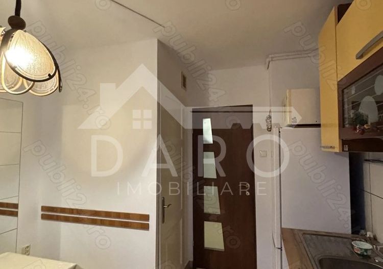 Apartament cu 3 camere în zonă centrală - Poză 9