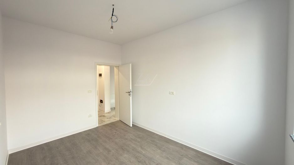 Bloc la asfalt. Etaj 1. Loc de parcare. - Poză 8