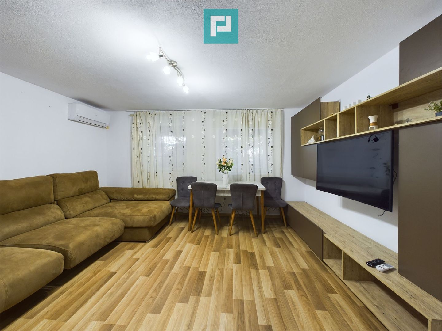 Casă la cheie în Uta - Poză 5