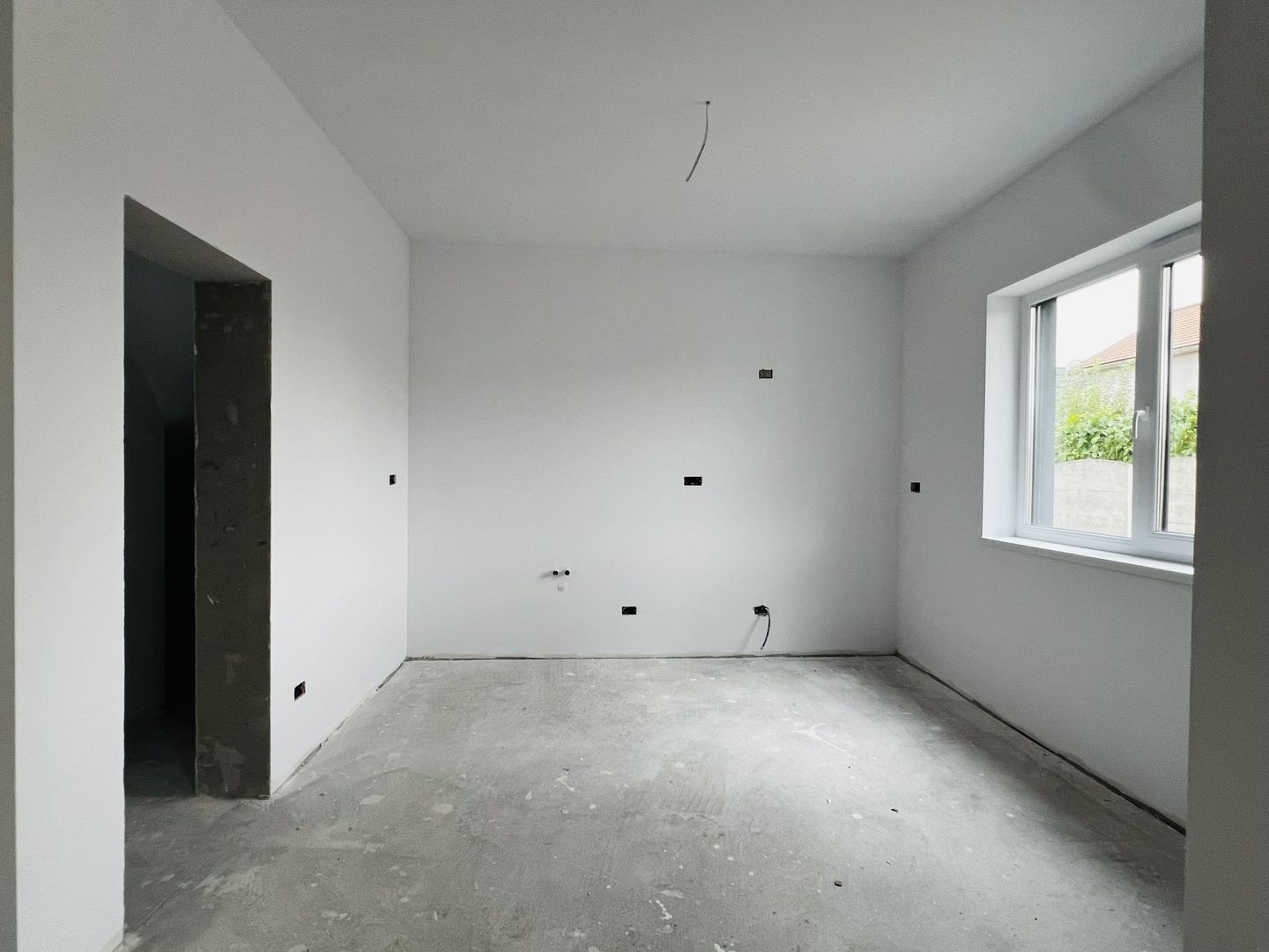 Duplex nou cu 5 camere despartit prin garaj - Dumbravita - Poză 7