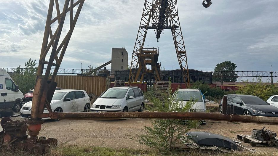 Platformă Industrială cu Cale Ferată si Infrastructură Completă - Poză 18