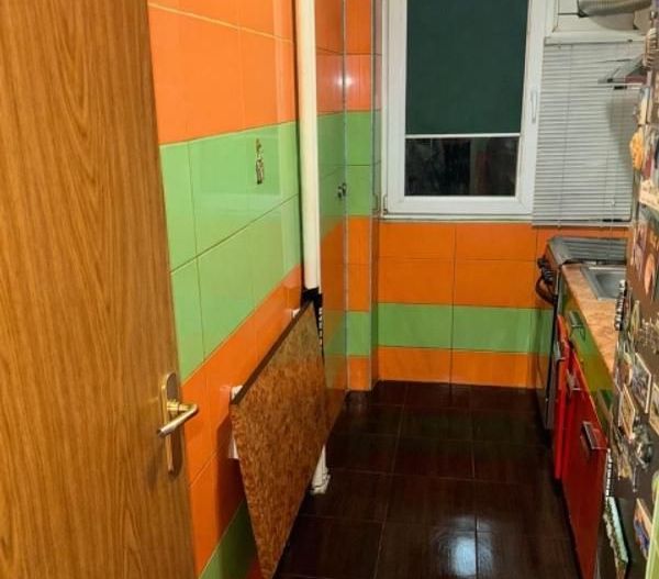 Apartament spatios cu trei camere, Brancoveanu, 80.000€ negociabil - Poză 10