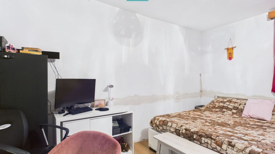 Casă complet renovată în Orțișoara. - Poză 2