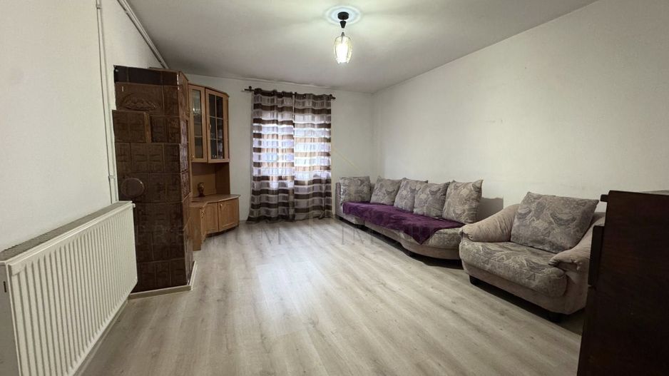 Casa + Spațiu comercial de vânzare în Onesti - Poză 1