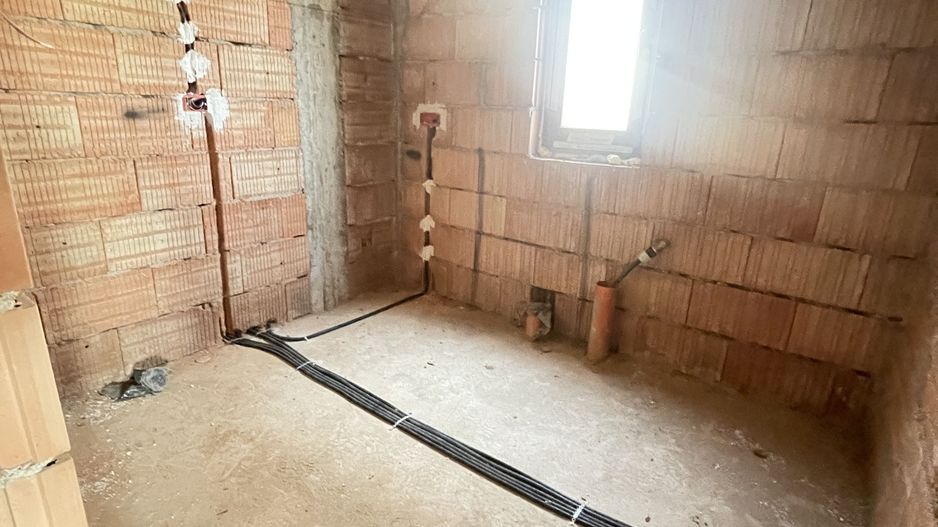 Casă la roșu, 3 dormitoare, teren 340 mp – Moșnița Nouă, lângă Kaufland - Poză 9