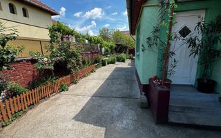 Casă cu teren 700 mp, aproape de centru – Alba Iulia - Poză 1