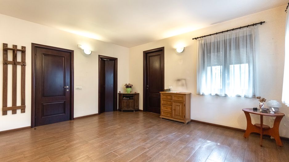 Arhitectura din Piatra si Lemn pe Malul Lacului Mogosoaia - Poză 15