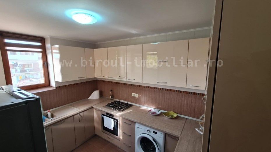 Apartament Spațios 4 Camere – Etaj 1, Complet Mobilat – Intrare Lazu - Poză 8