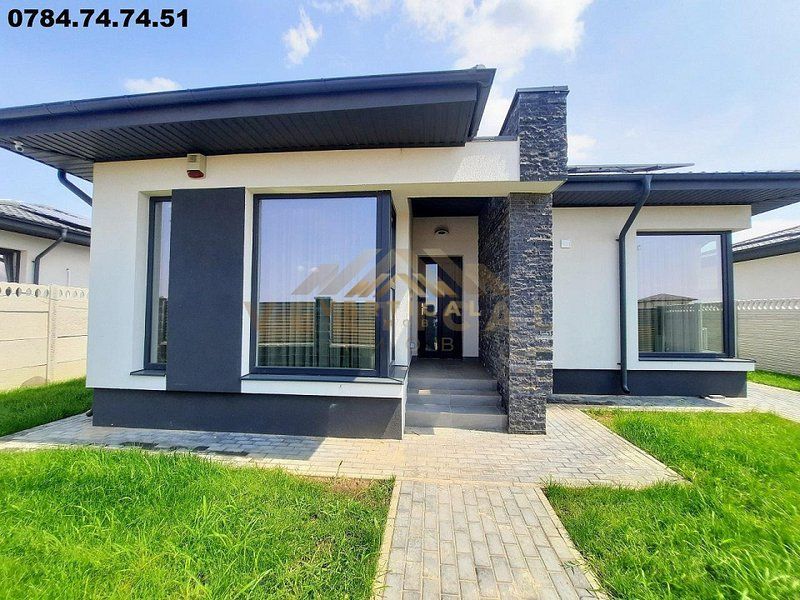 Casa cu panouri fotovoltaice - comuna Berceni - Poză 2