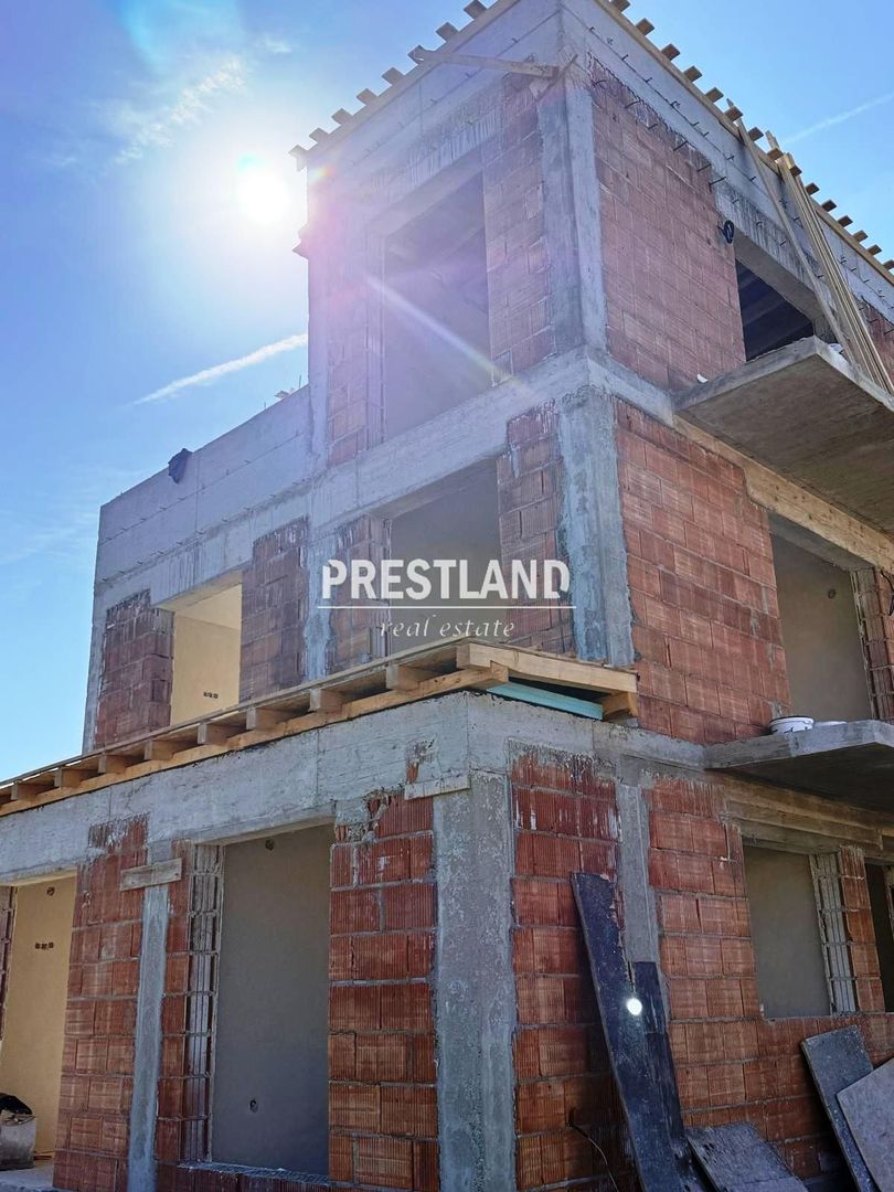 Casă pretabilă pentru 2 familii cu teren 434 mp. - Poză 3
