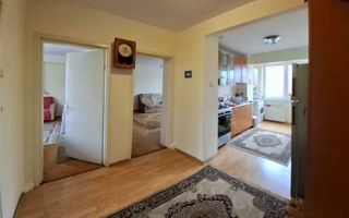 REZERVAT-Apartament cu trei camere, zona Centrul Civic , bloc tip vila, 91 mp - Poză 2