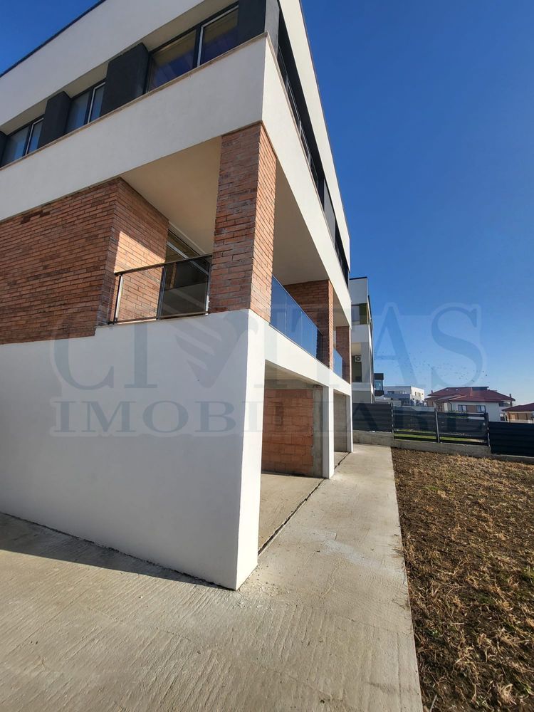 Vand casă tip duplex 160 mp +200 mp de grădină, zona Voronet - Poză 2
