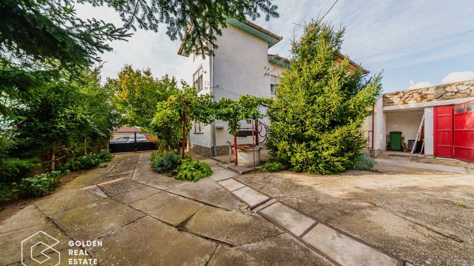 Vila superba, P+E,  Cuvin, 9 camere, 200 mp si teren 1300 mp plus anexa 3 camere - Poză 43