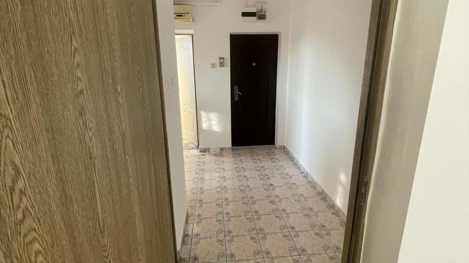 Decomandat si spatios - Poză 1