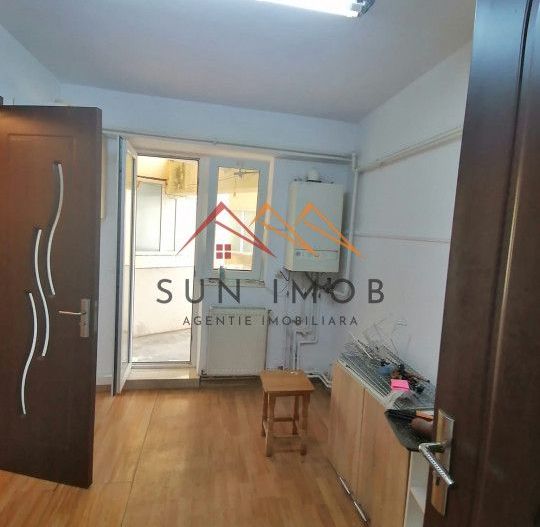 Apartament 3 camere, ultracentral, 1990, 2 bai, 2 balcoane, 74 mp utili - Poză 3