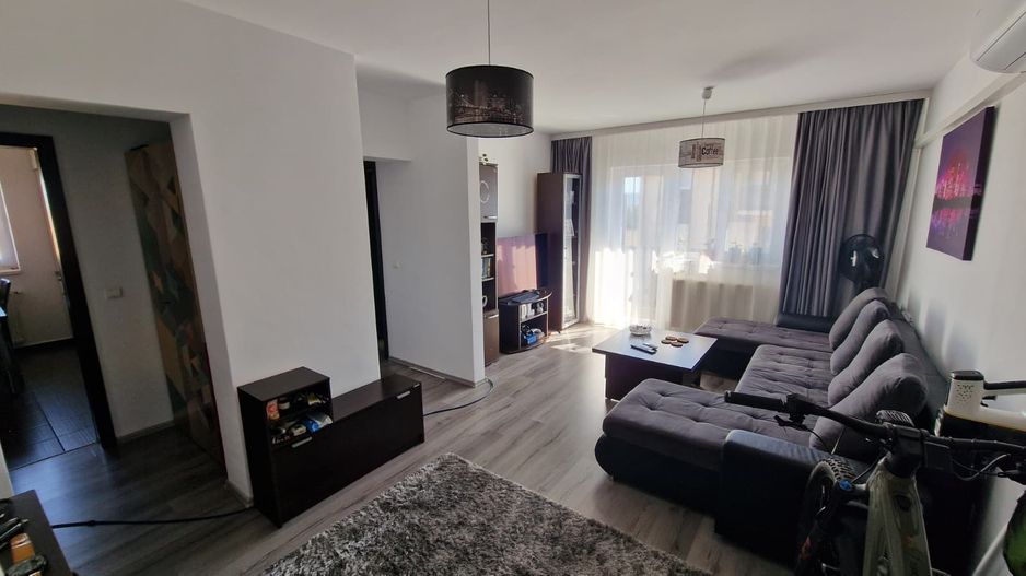 Apartament 3 camere , 2 băi 2 balcoane, Etaj 2, Cartier Turnisor - Poză 2