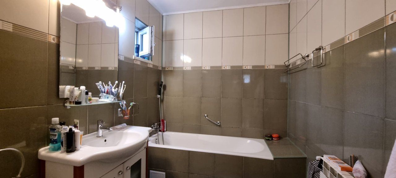 Casă P+1 – 4 dormitoare, curte modernă, dormitor la parter - Poză 9