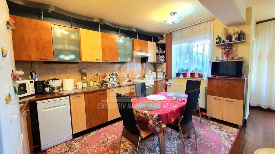 Casa tip duplex de vanzare, Cetate - Poză 3