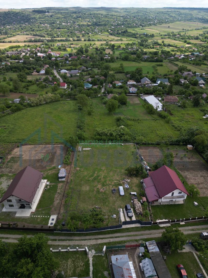Teren intravilan 1797 mp în Dobrovăț (Ruși), lângă pădure, cu utilități și amenajări existente - Poză 1