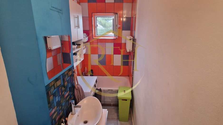 Vand apartament cu 4 camere in zona spitalul judetean,comision ,,0'' - Poză 16