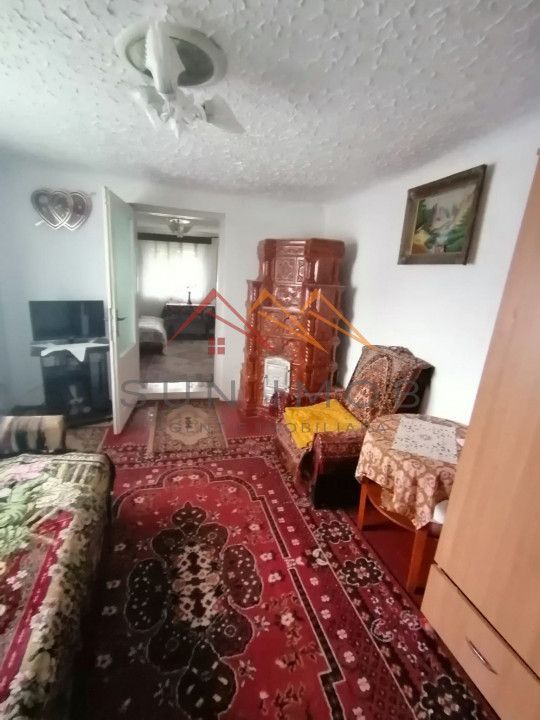Casa rustica 3 camere, 4000 mp teren, cabana din lemn, pomi fructiferi - Poză 20