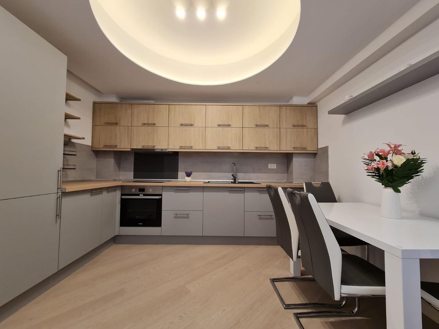 Apartament de Lux de Închiriat în Cortina North - Poză 3