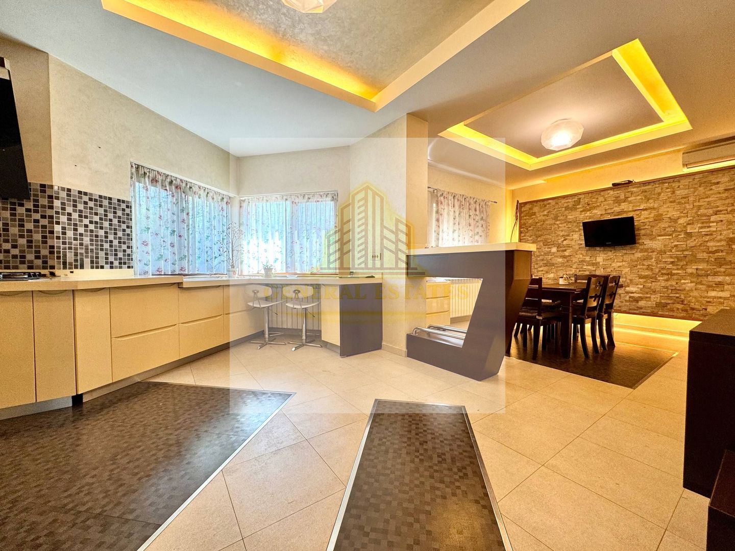 Vînzare Casă în 3 Nivele -Hlincea - 343 m.p. - Poză 13