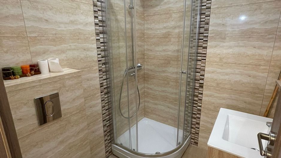 Închiriez apartament 3 camere, Piața Muncii, bloc nou, centrală, open - Poză 4