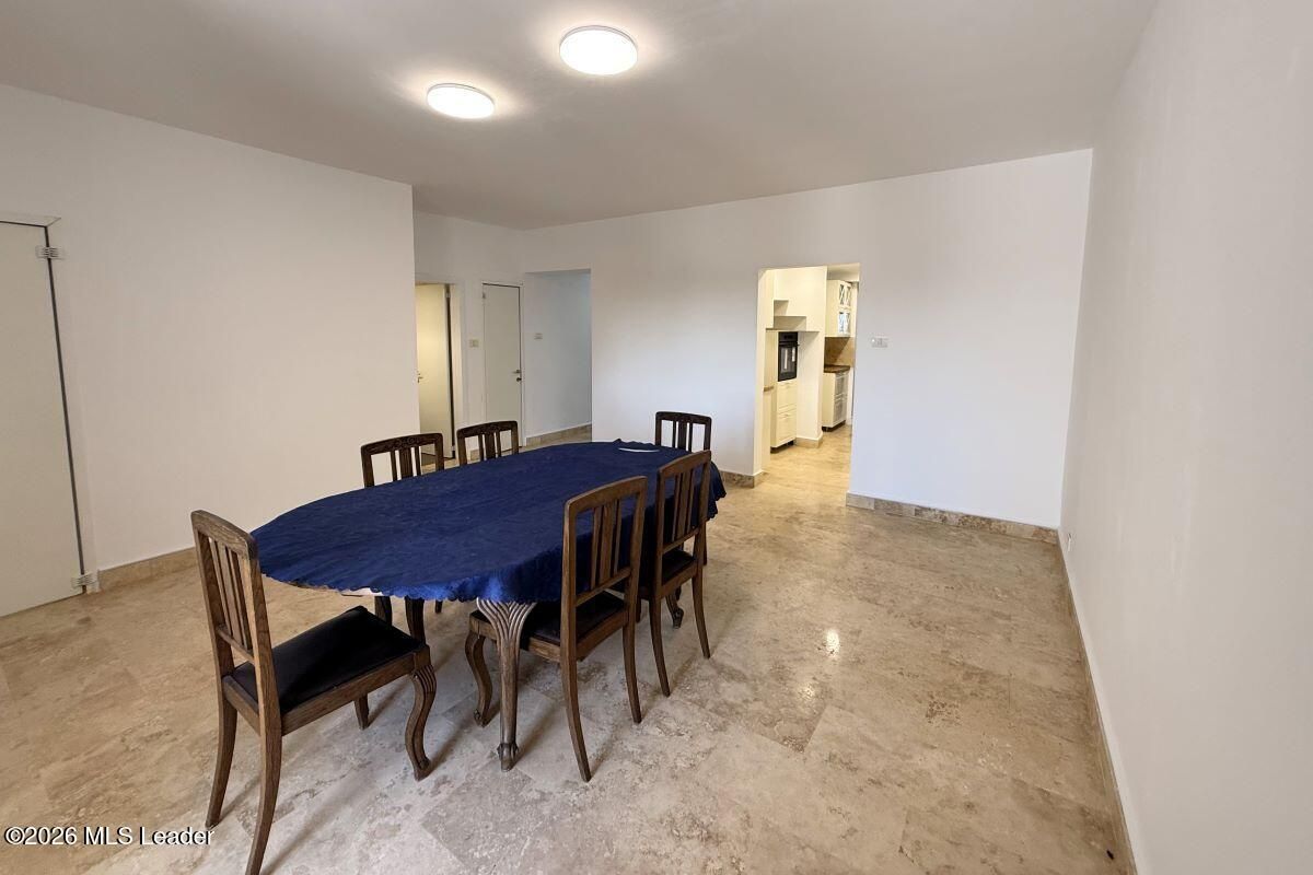 Polona - Duplex 256 mpu, 6 camere, etaje 6+7, panorama, terase 52 mp - Poză 9