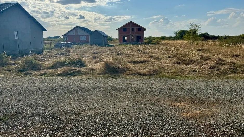 COMISION 0 | Teren intravilan | 700 mp | Sag - Poză 2