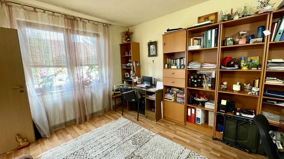 Casă spațioasă, confort ridicat, garaj și teren generos, zona Aradului - Poză 14