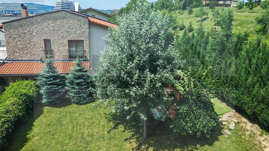 Casa individuala 240 utili, 850 teren, 2 garaje, zona Eugen Ionesco - Poză 2