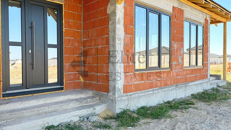 Casa la rosu  cu 4 camere de vanzare in Santandrei - Poză 5